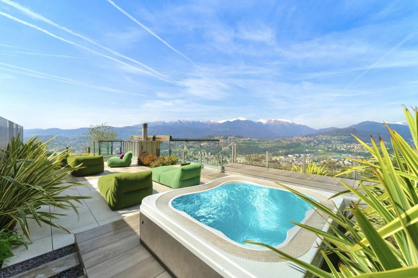 Lugano, Aldesago: Attika mit Terrasse Seeblick und Jacuzzi, 5,5 Lokale - Foto 17 von 18