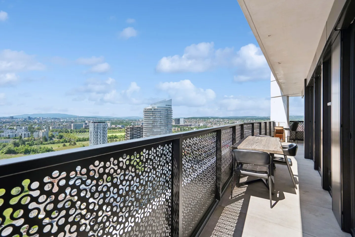 Rare, appartement de 4.5 pièces proche des nuages au 24ème étage - Photo 12 sur 13