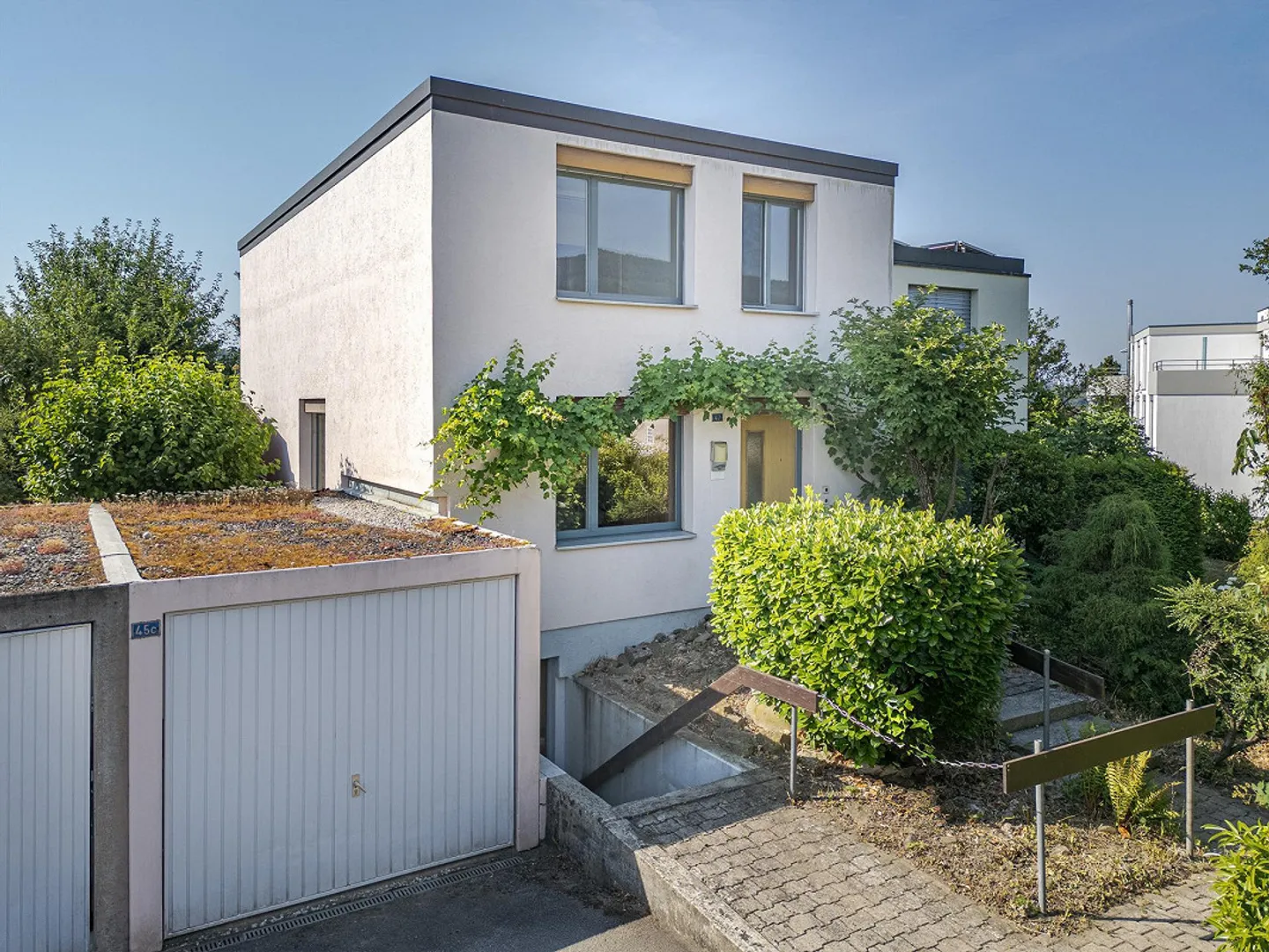Charming 5-Room Townhouse in Ipsach - Photo 1 of 12