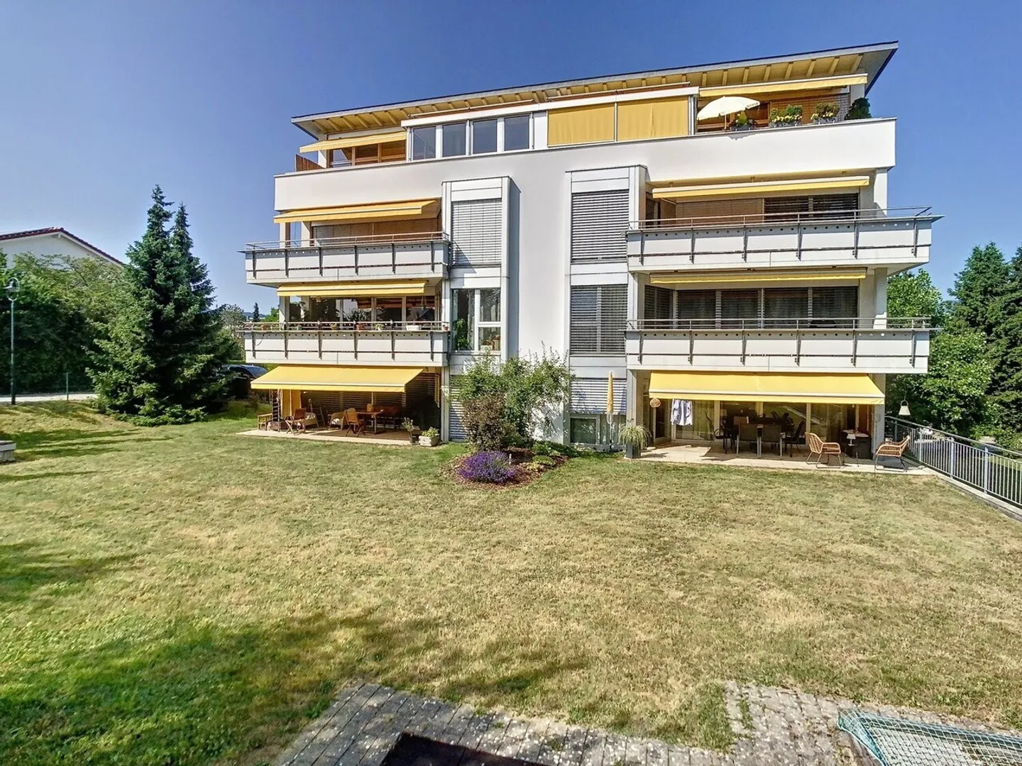 BRIGHT APARTMENT IN BULLE - Photo 2 of 2