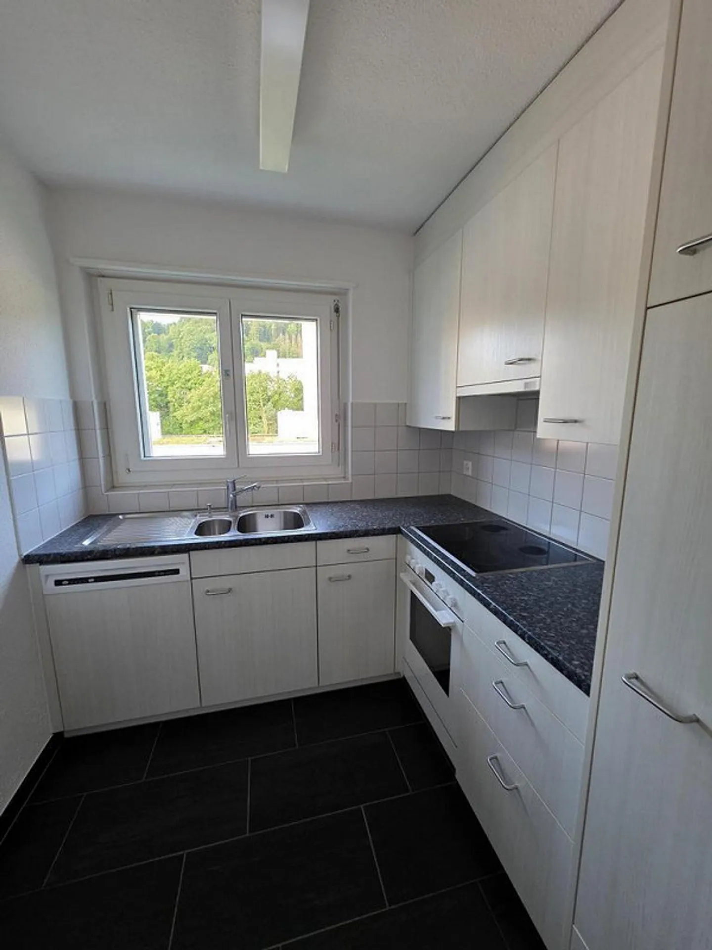 Appartamento ristrutturato di 3,5 locali in affitto a Spreitenbach! - Foto 2 di 8