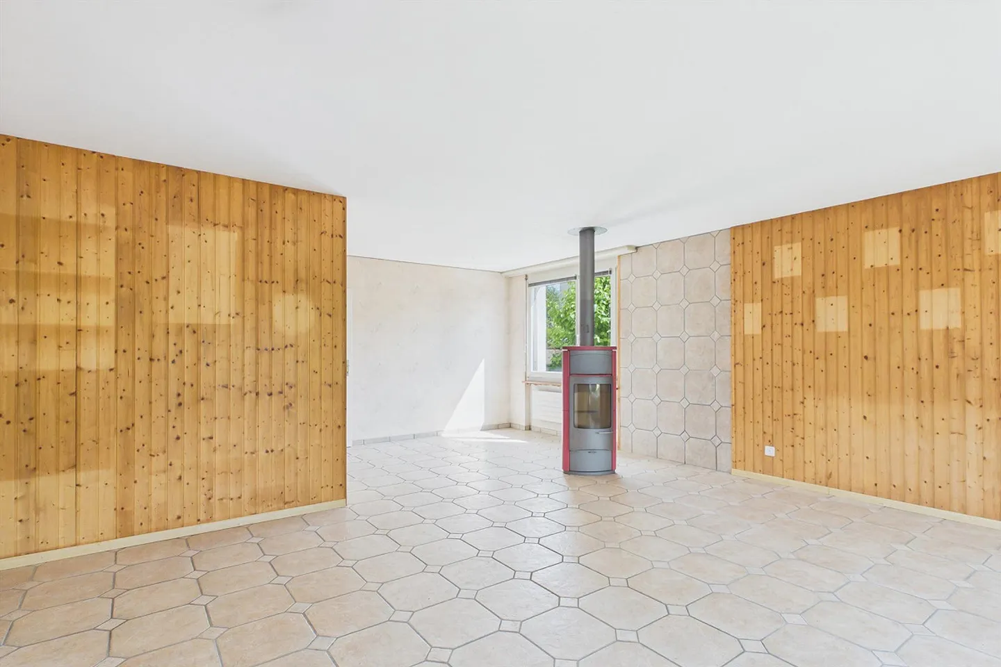 Charming 5-Room Townhouse in Ipsach - Photo 3 of 12