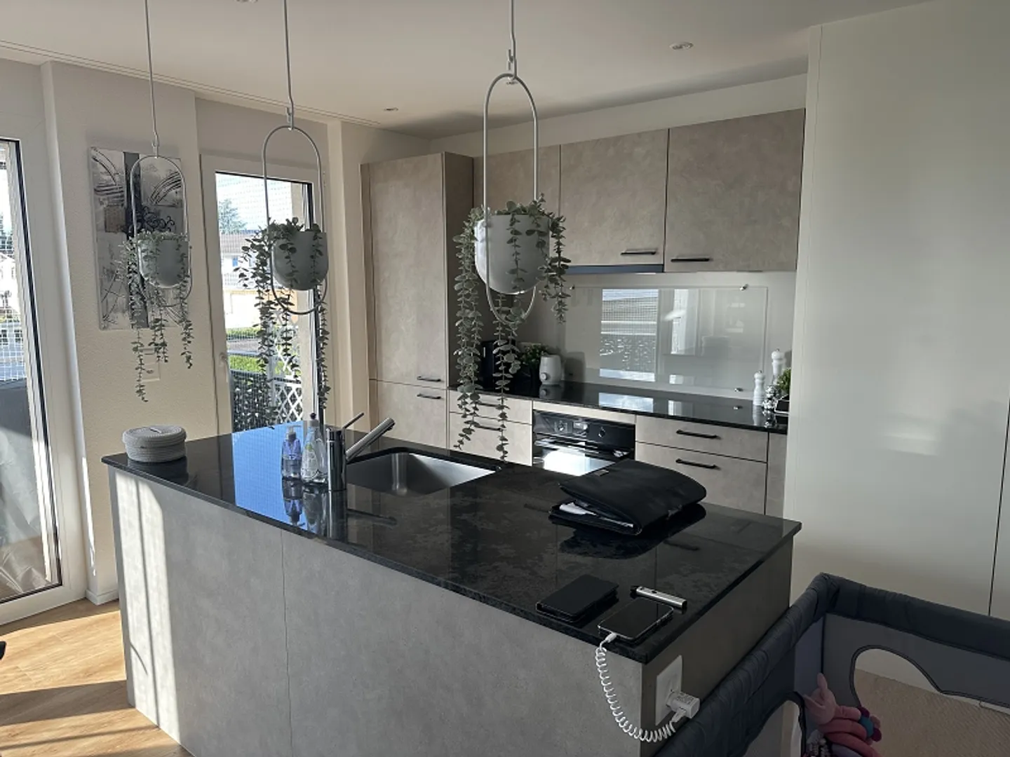 Modern, bright new apartment - Photo 2 of 13