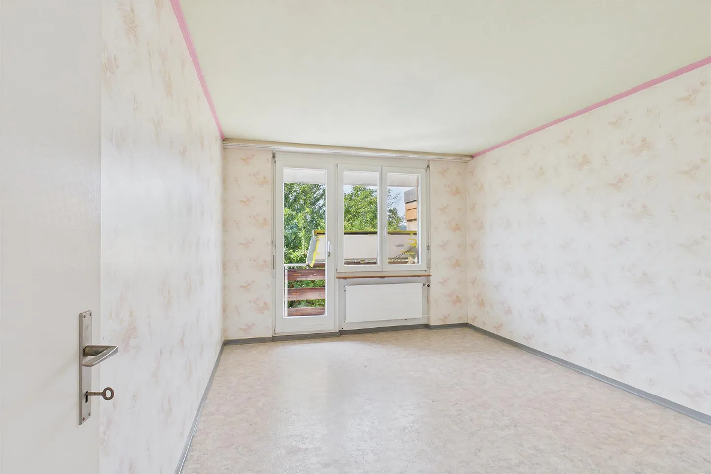 Charming 5-Room Townhouse in Ipsach - Photo 7 of 12