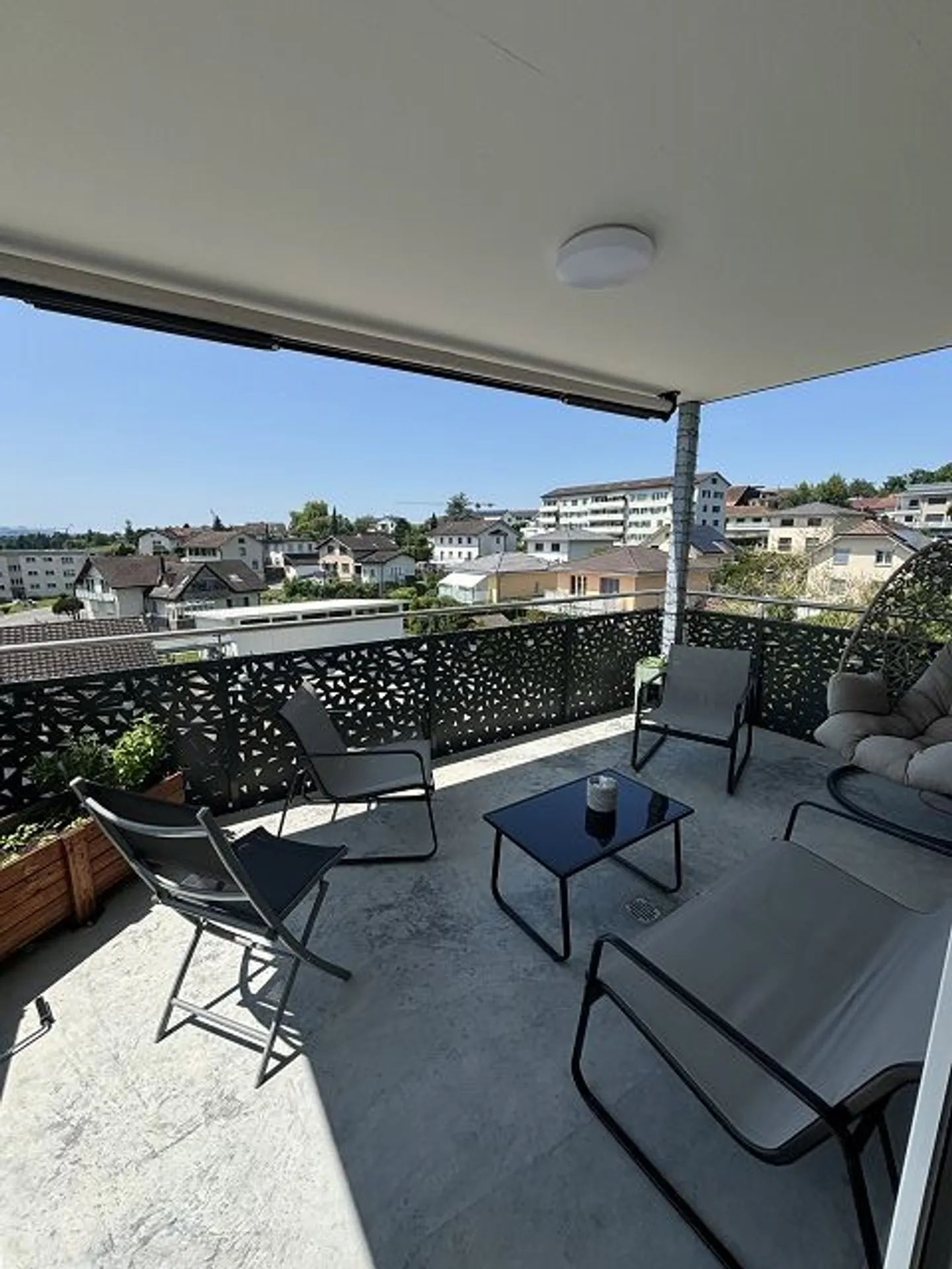 Modern, bright new apartment - Photo 6 of 13