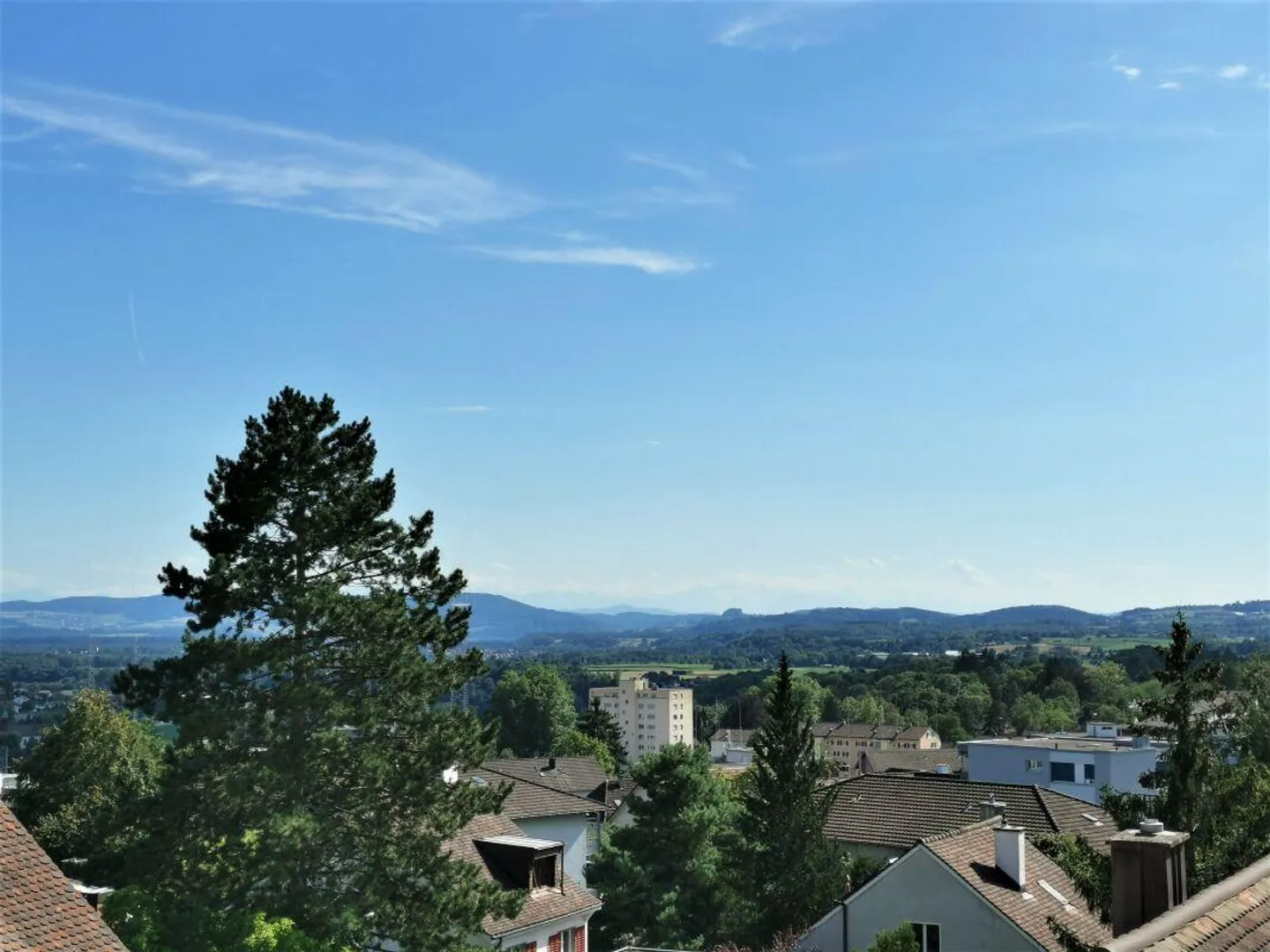 Zona residenziale tranquilla con vista mozzafiato - Foto 3 di 7