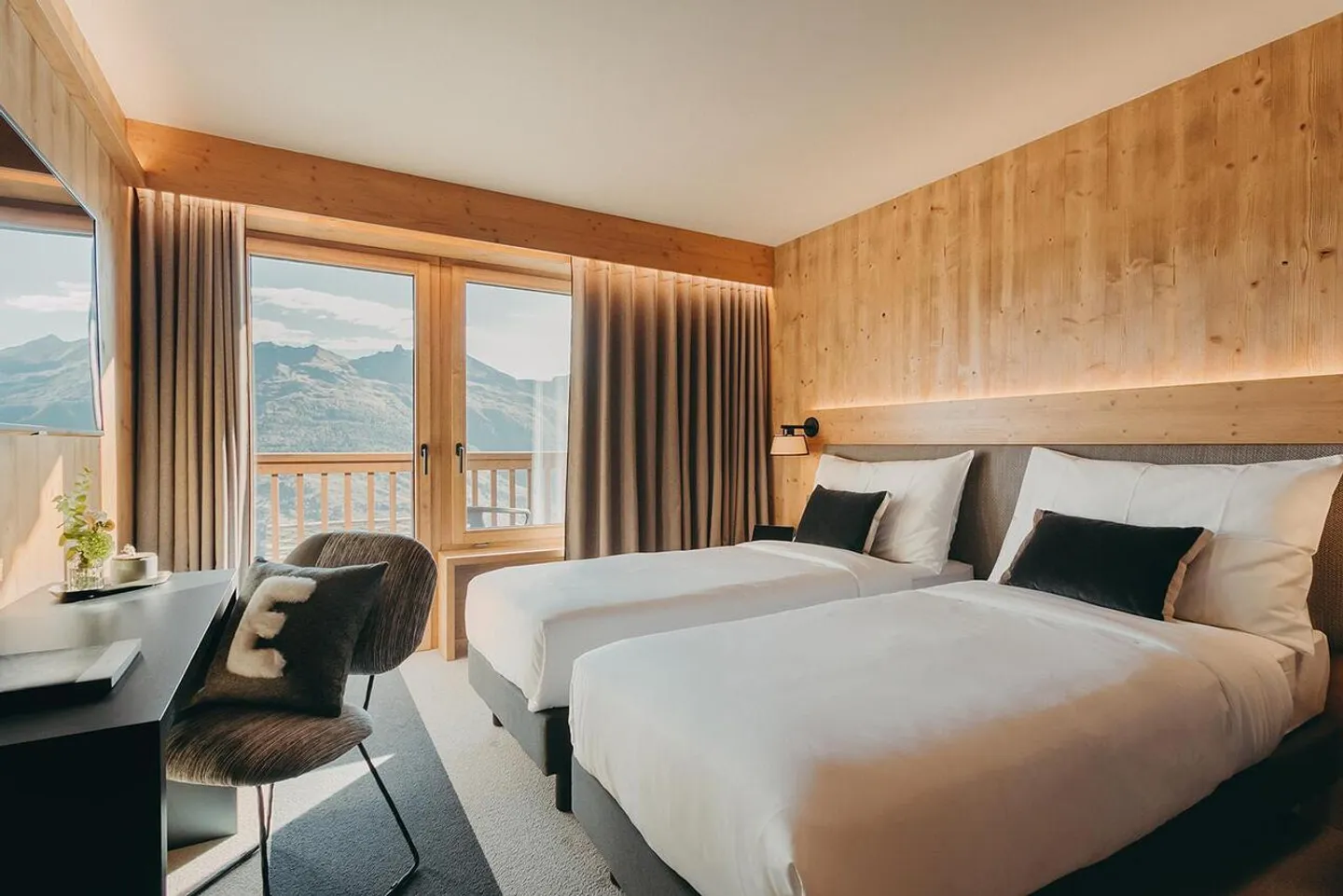 Superb penthouse with a view - Photo 7 of 10