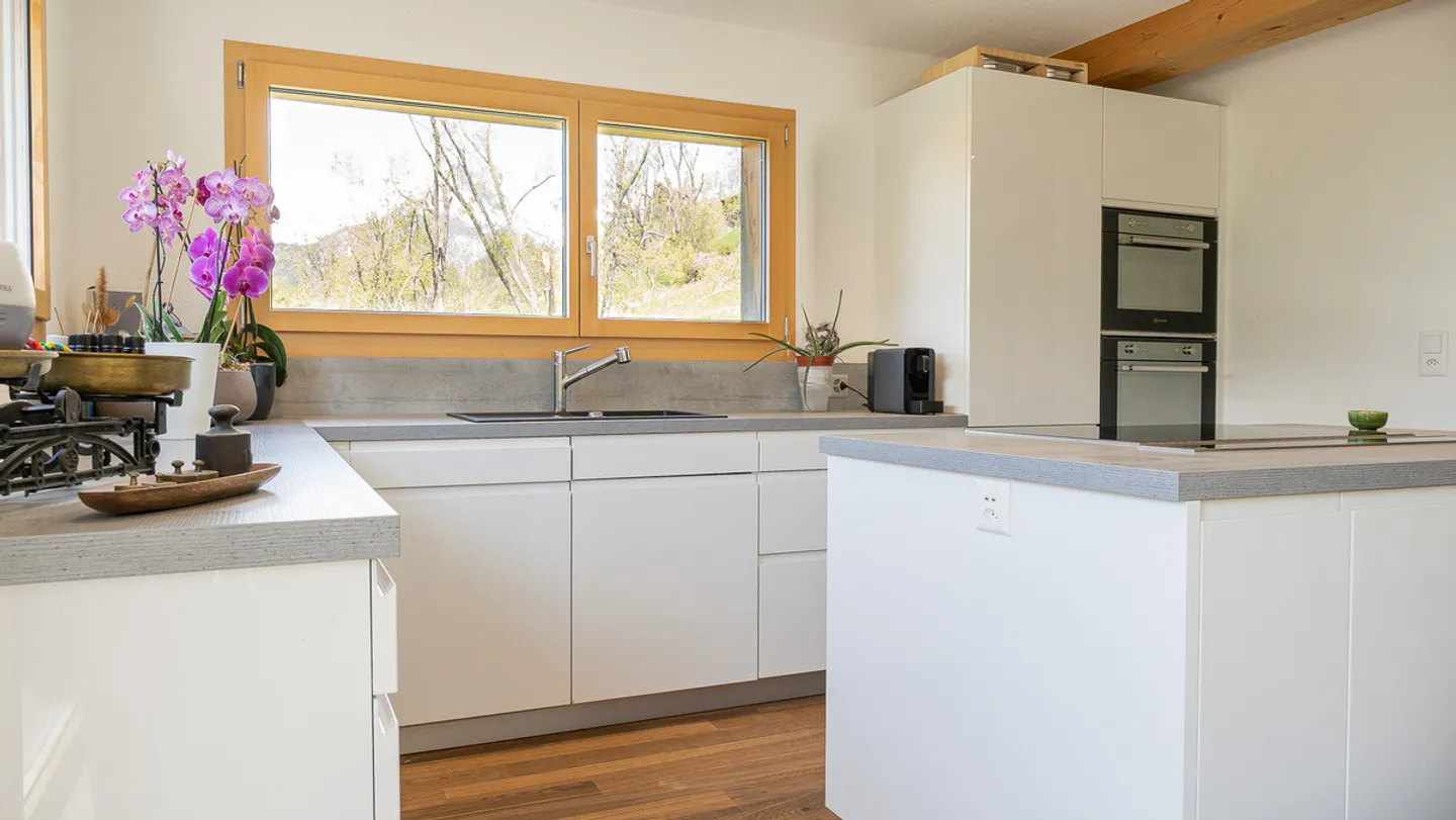 Moderno appartamento di 4,5 stanze con vista ottimale a Bürchen - Foto 4 di 13
