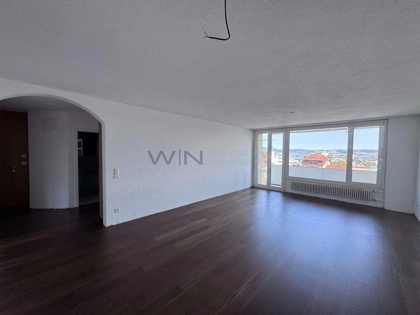 Appartamento con vista lago incluso 45 m² di magazzino multifunzionale - Foto 1 di 13