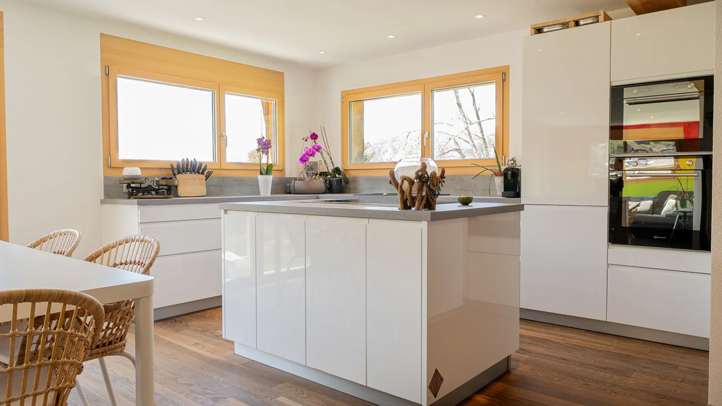 Moderno appartamento di 4,5 stanze con vista ottimale a Bürchen - Foto 7 di 13