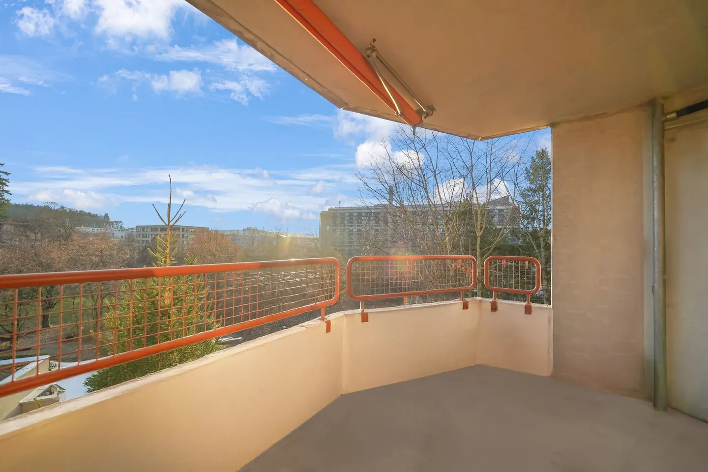 Bright, central 4.5-room condominium with a wide view - Photo 15 of 16