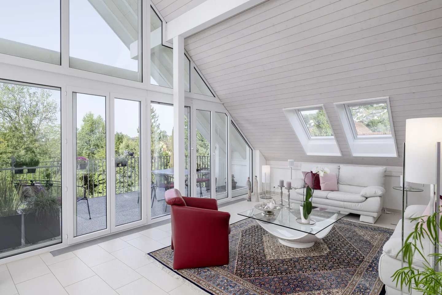 Lichtdurchflutete Maisonette-Dachwohnung im Herzen von Bäretswil - Foto 1 von 6