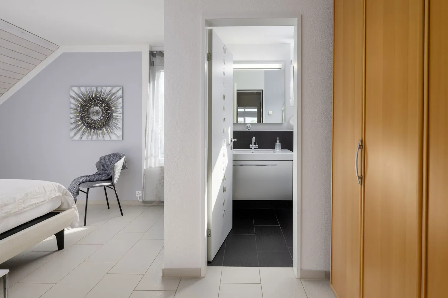 Lichtdurchflutete Maisonette-Dachwohnung im Herzen von Bäretswil - Foto 3 von 6