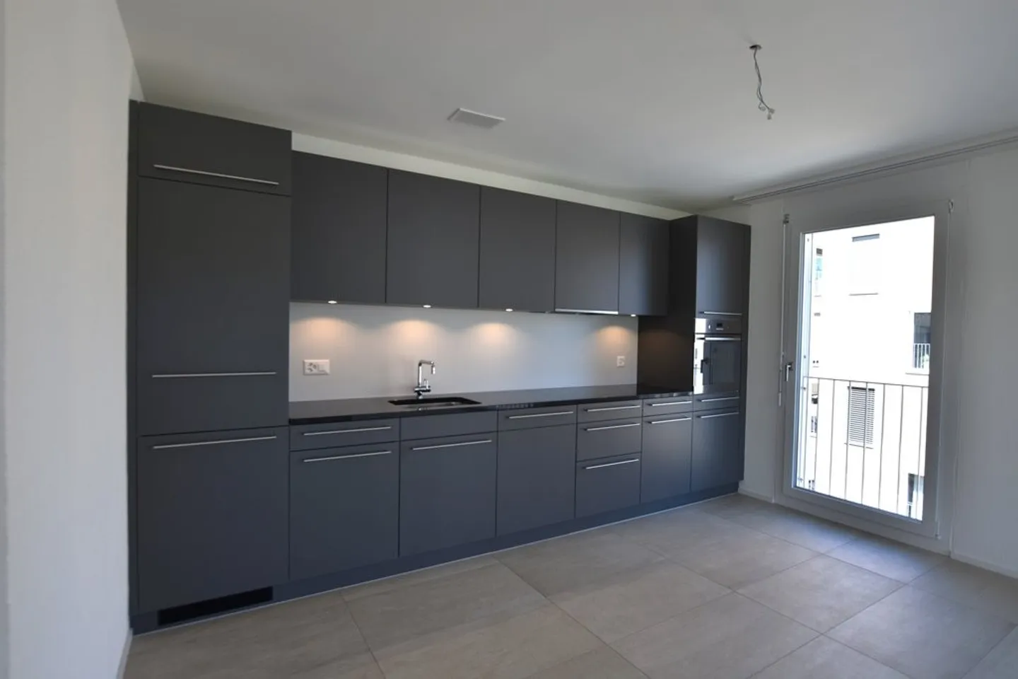 Moderno appartamento di 2,5 stanze con loggia - Foto 3 di 10