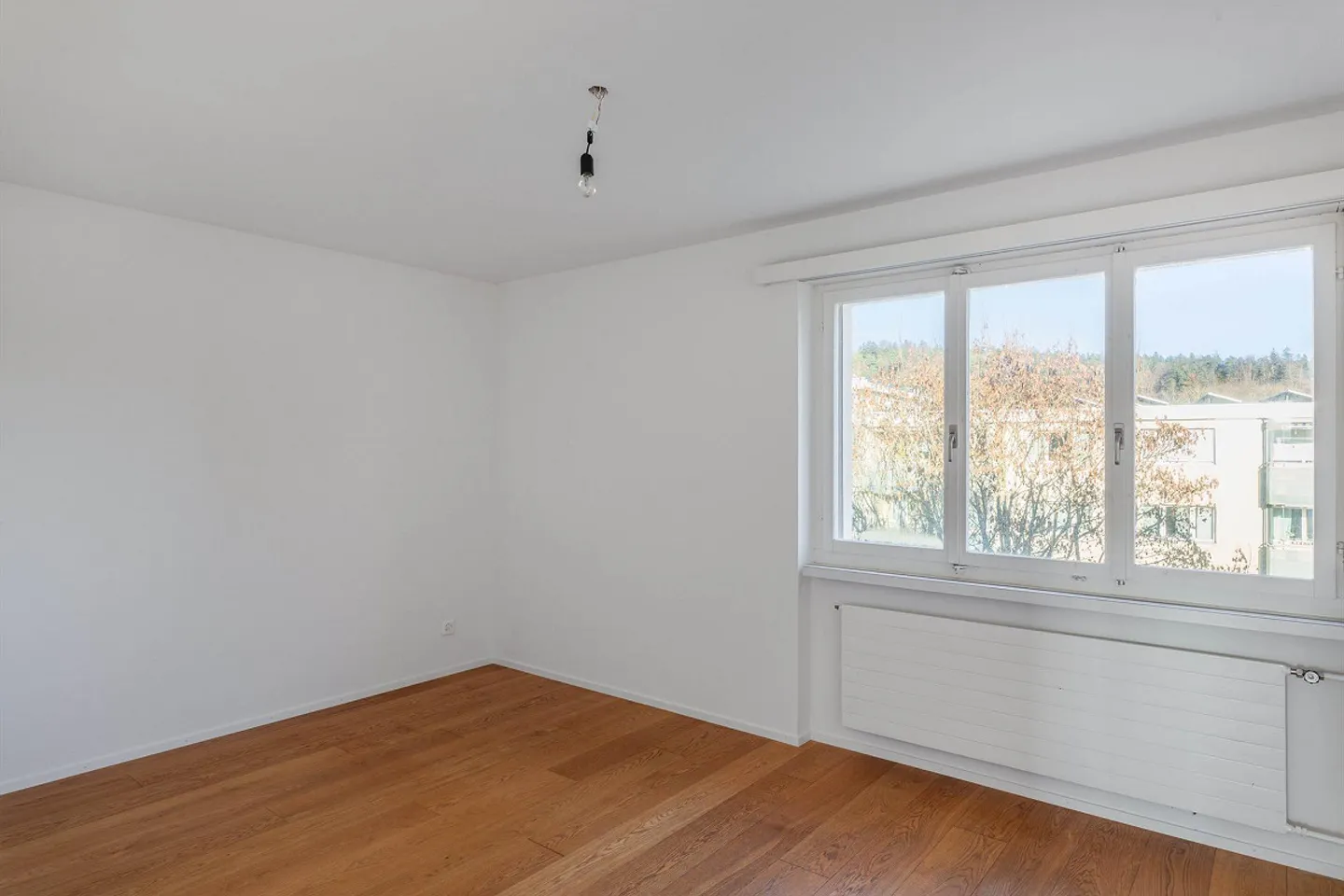 Bien d'investissement avec potentiel résidentiel - Photo 2 sur 8