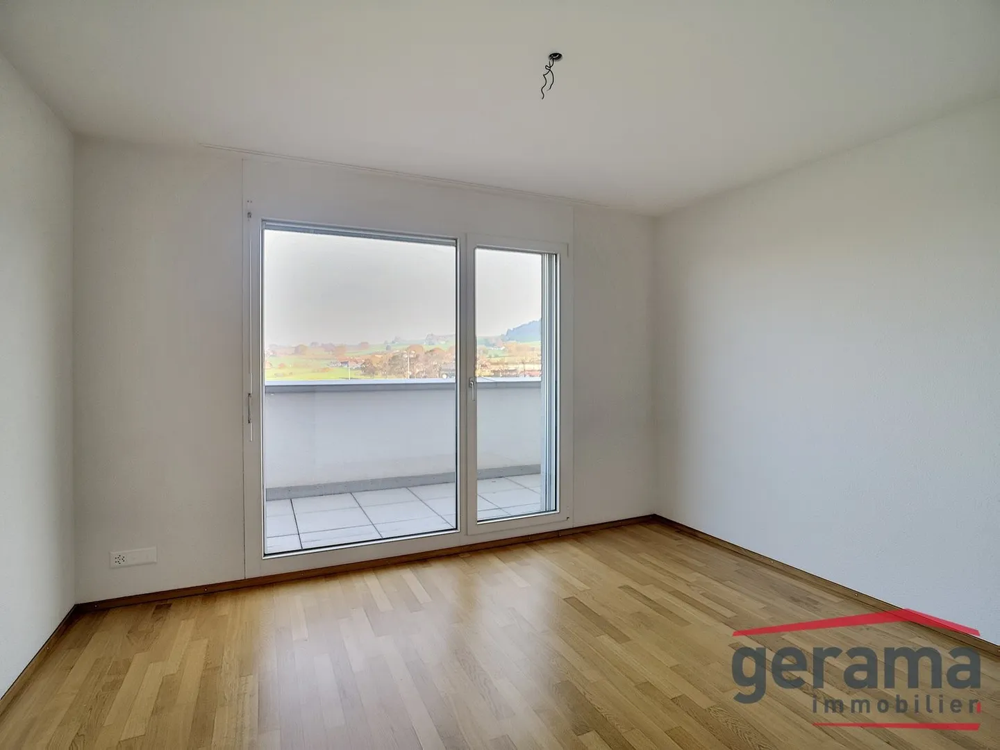 Spacious Attic Apartment - Photo 3 of 11