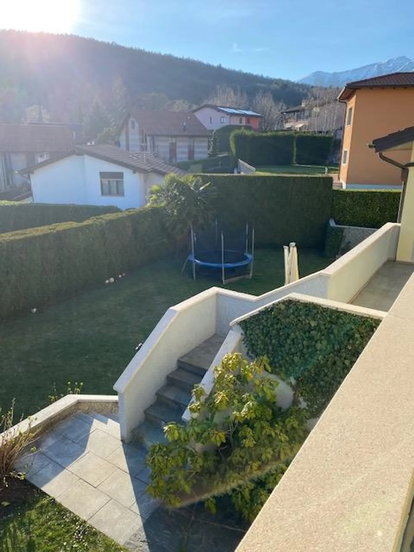 Grande villa con giardino - Foto 8 di 9