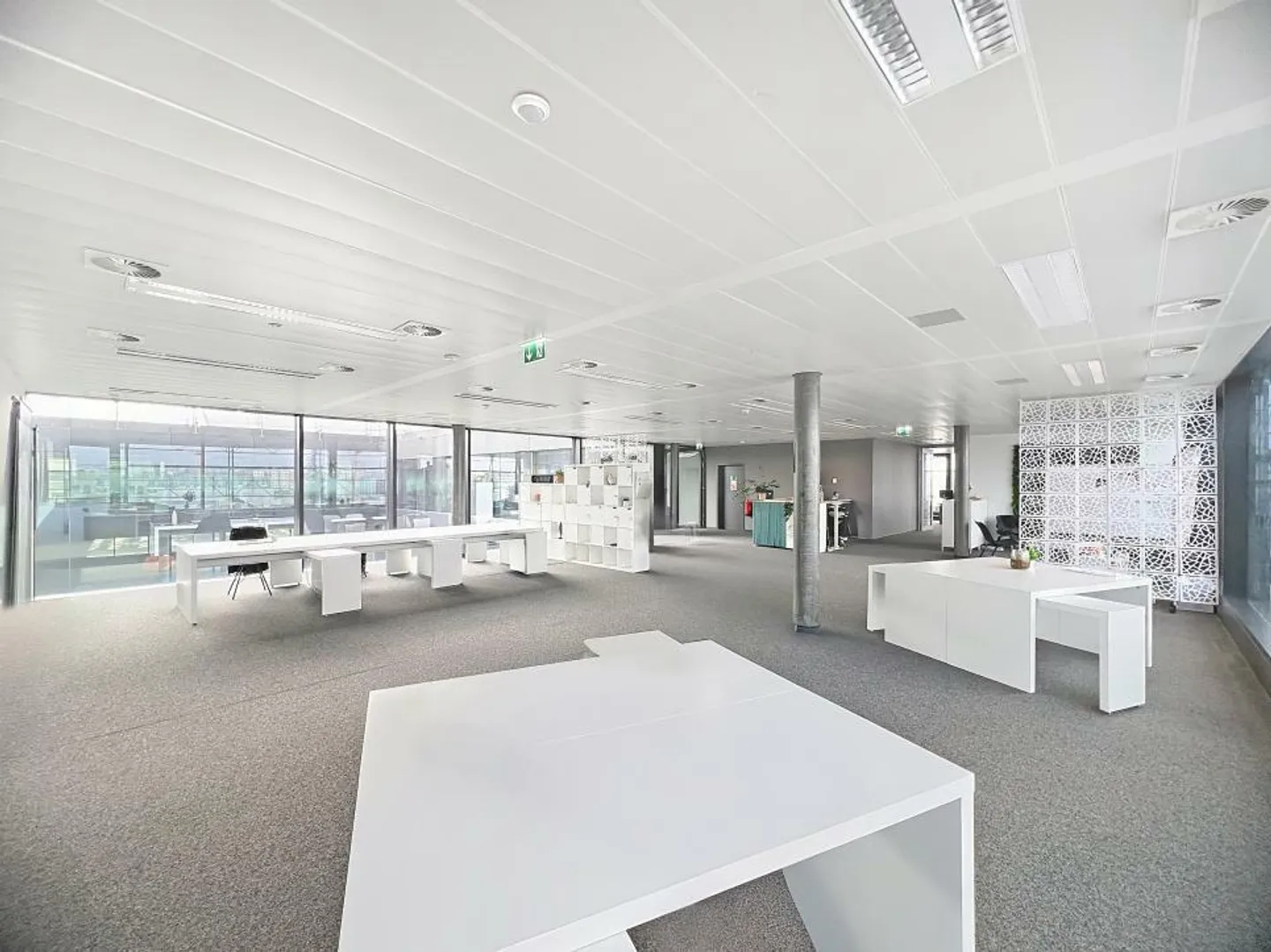 Attic workspace of 285m2 with all comforts in the heart of Lignon! - Photo 8 of 11