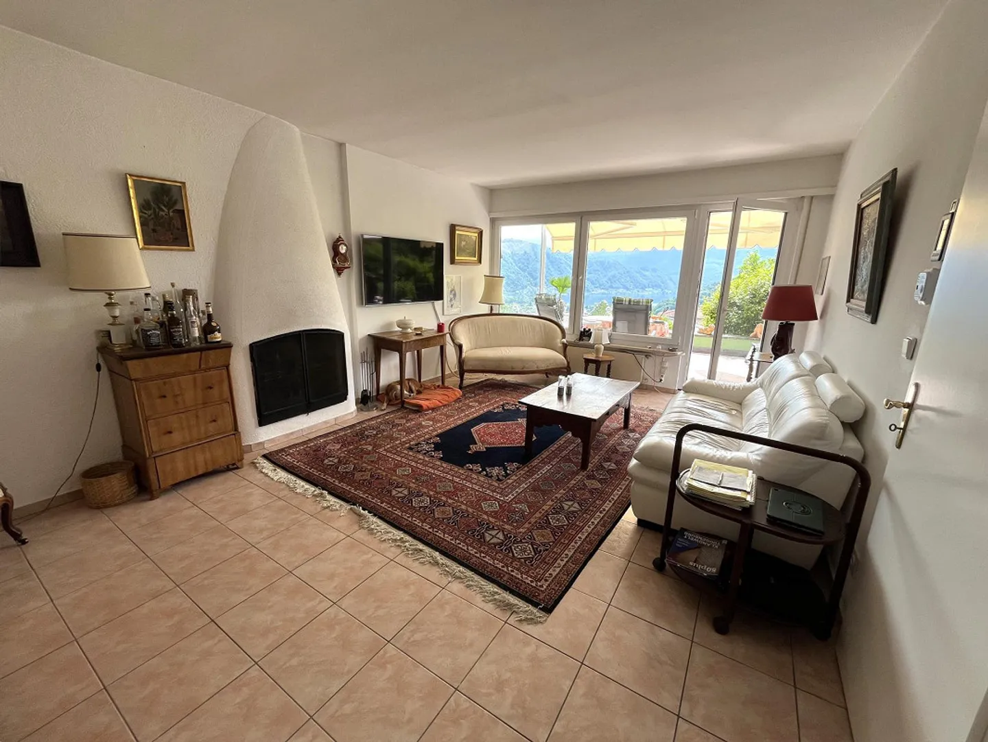 Incantevole casa familiare con vista lago - Foto 4 di 14