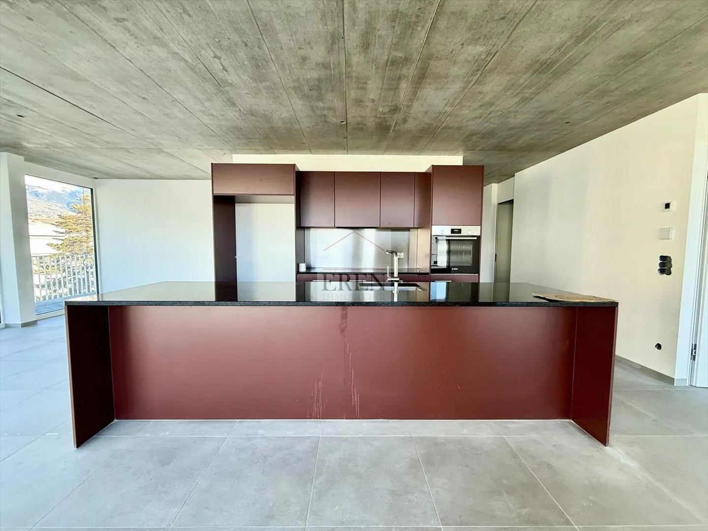 Superbe attique 4 pièces avec façades vitrées et grand balcon-terrasse panoramique de 45 m2 - Photo 3 sur 13