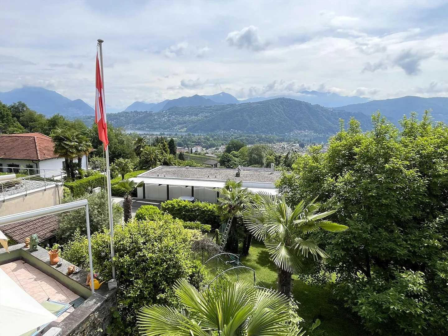 Incantevole casa familiare con vista lago - Foto 12 di 14
