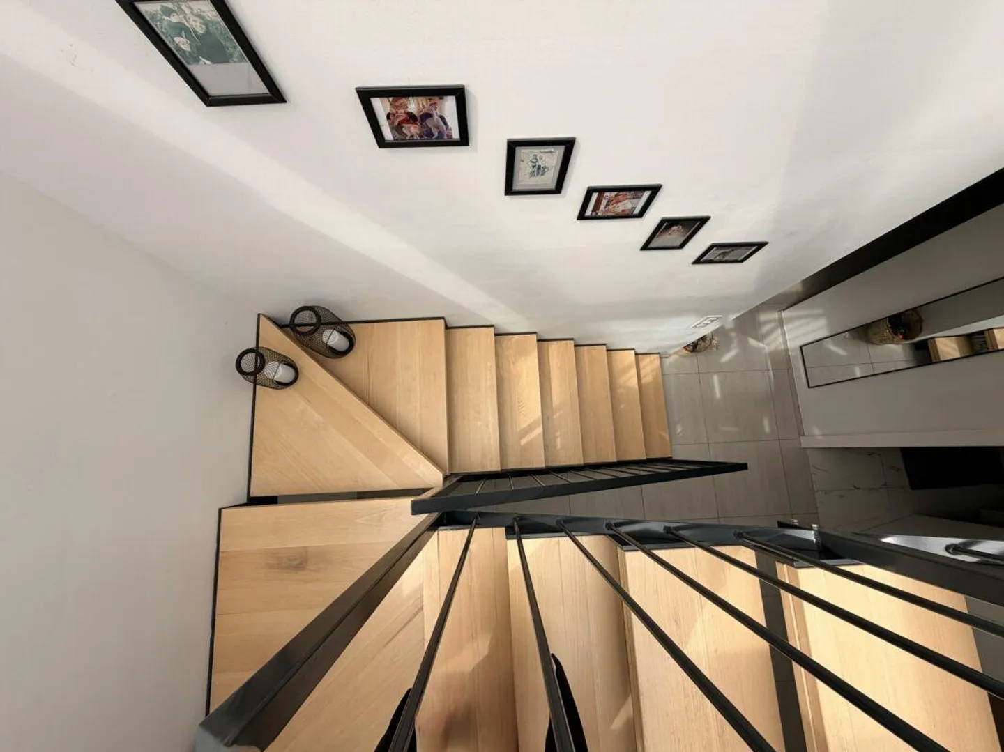 AGNO · APPARTEMENT SPACIEUX ET MODERNE DE DEUX PIÈCES AVEC TERRASSE PANORAMIQUE - Photo 8 sur 12