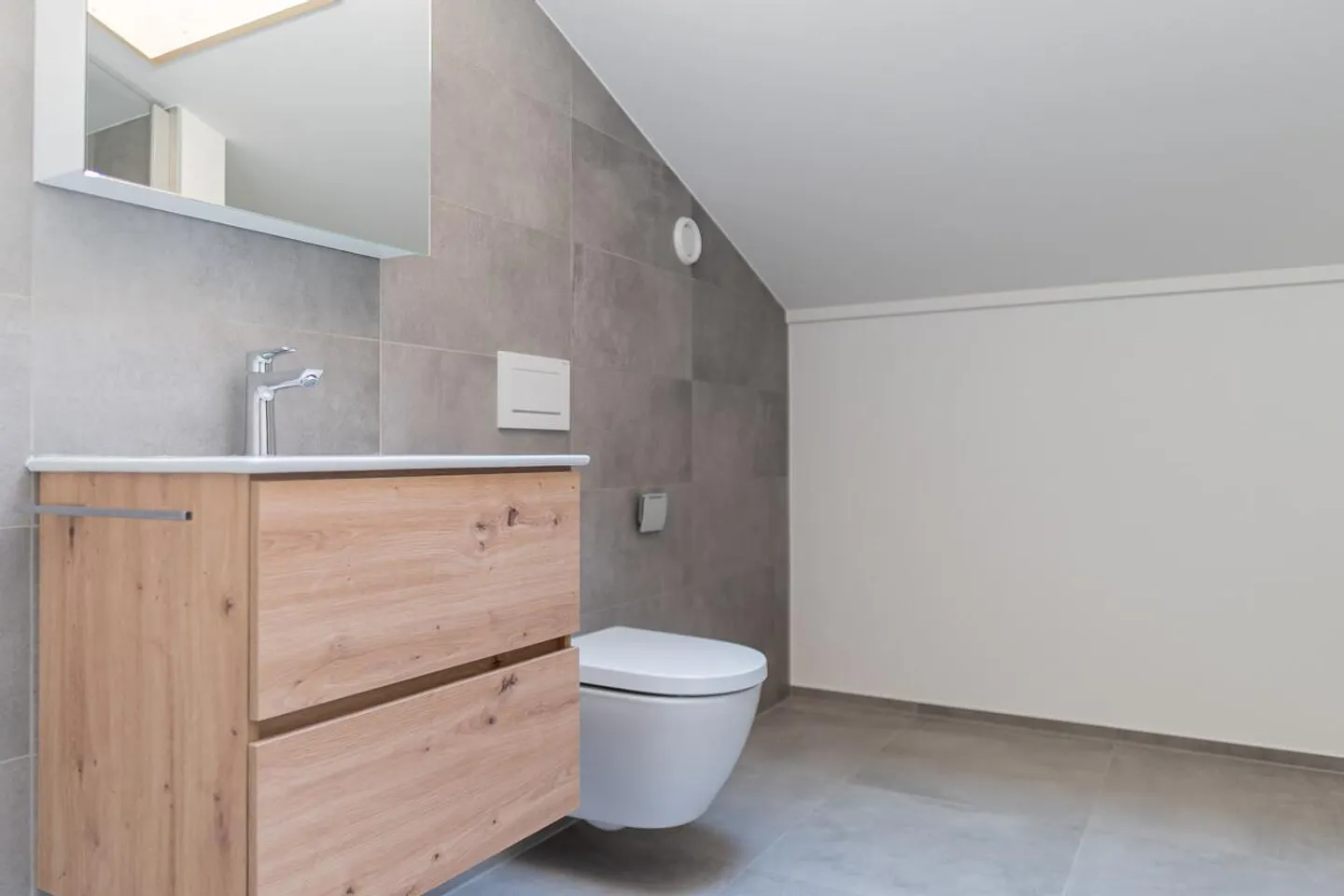 Sonnige Dachwohnung mit atemberaubendem Blick - Foto 10 von 33