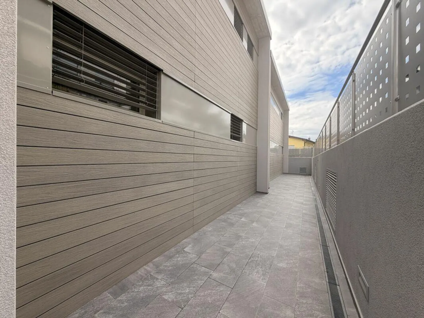 AGNO · APPARTEMENT SPACIEUX ET MODERNE DE DEUX PIÈCES AVEC TERRASSE PANORAMIQUE - Photo 12 sur 12
