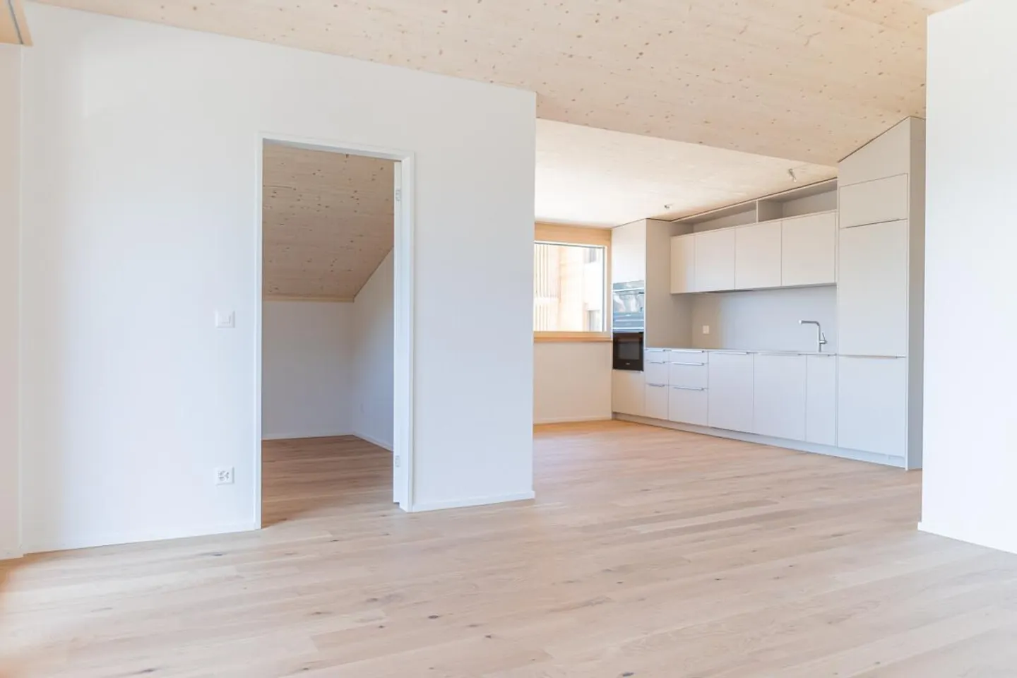 Sonnige Dachwohnung mit atemberaubendem Blick - Foto 6 von 33