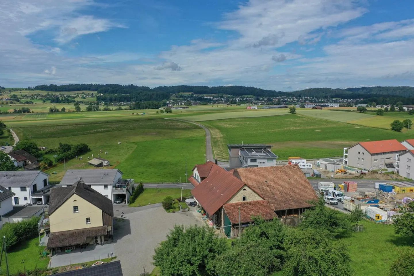 For Fr. 740.-/m2 building land without architectural obligation - Photo 15 of 16