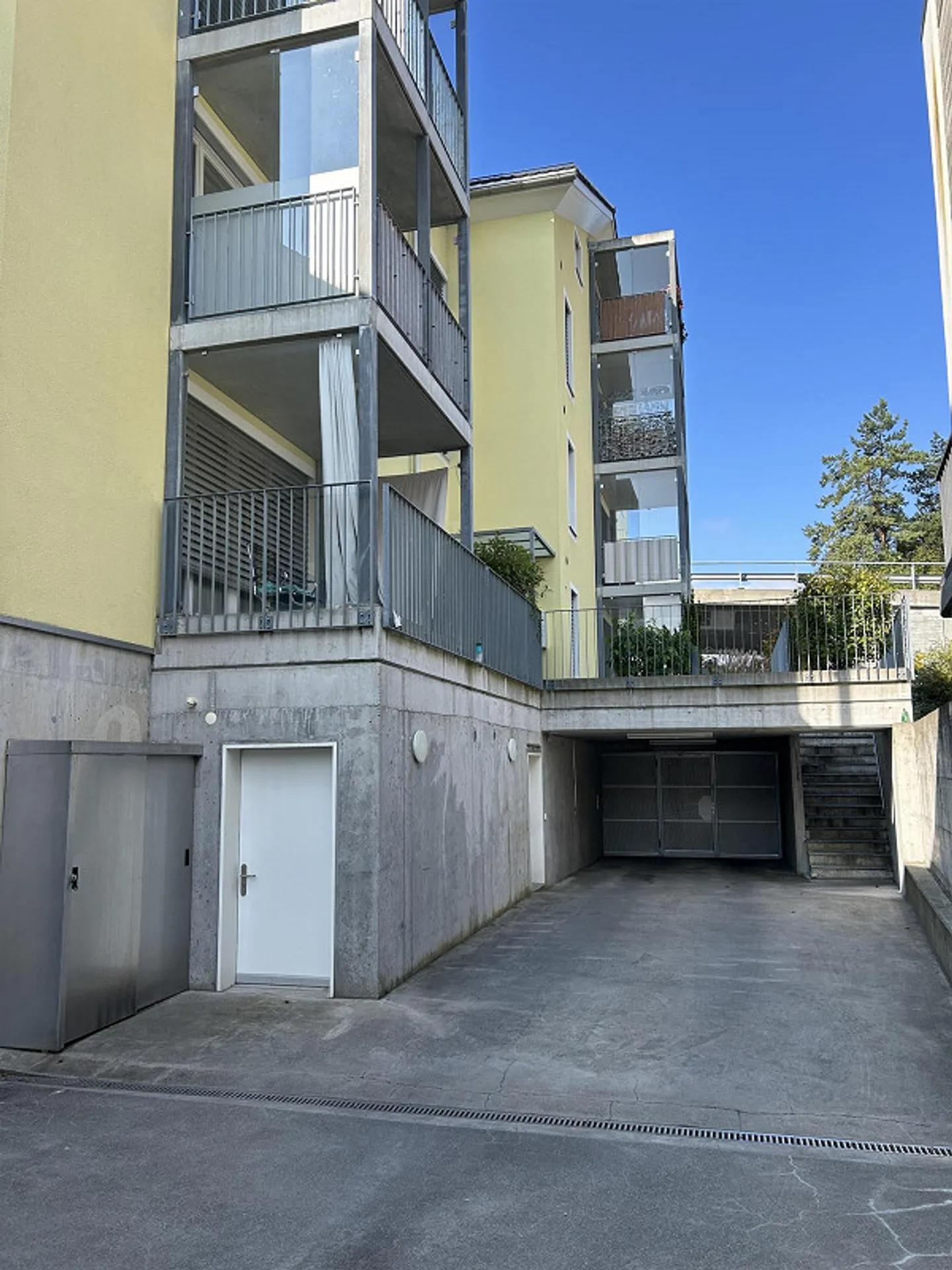 Narrow parking space for rent near Maienfeld train station - Photo 1 of 2