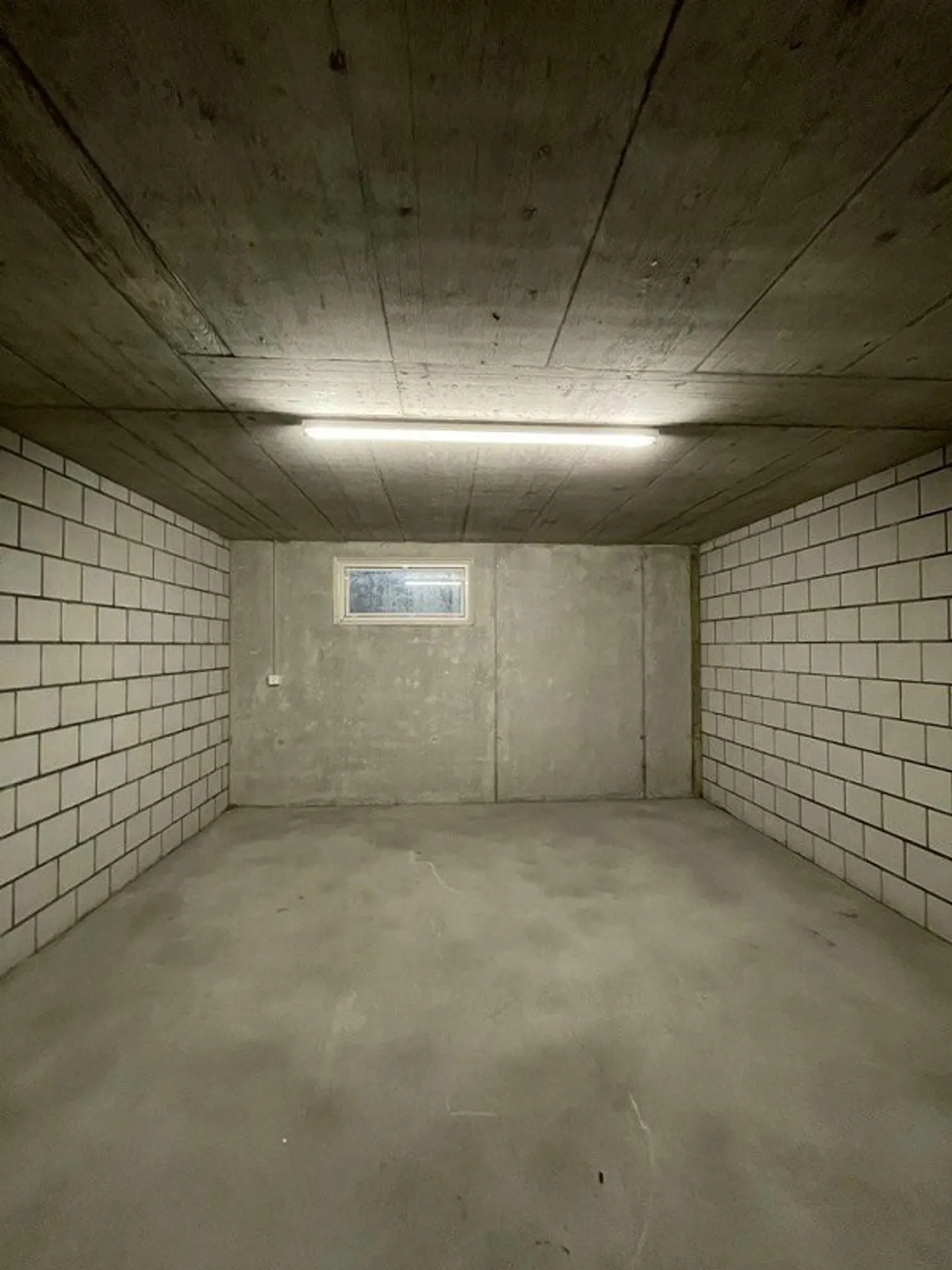 43m2 Storage or Hobby Room in Studen - Photo 2 of 3