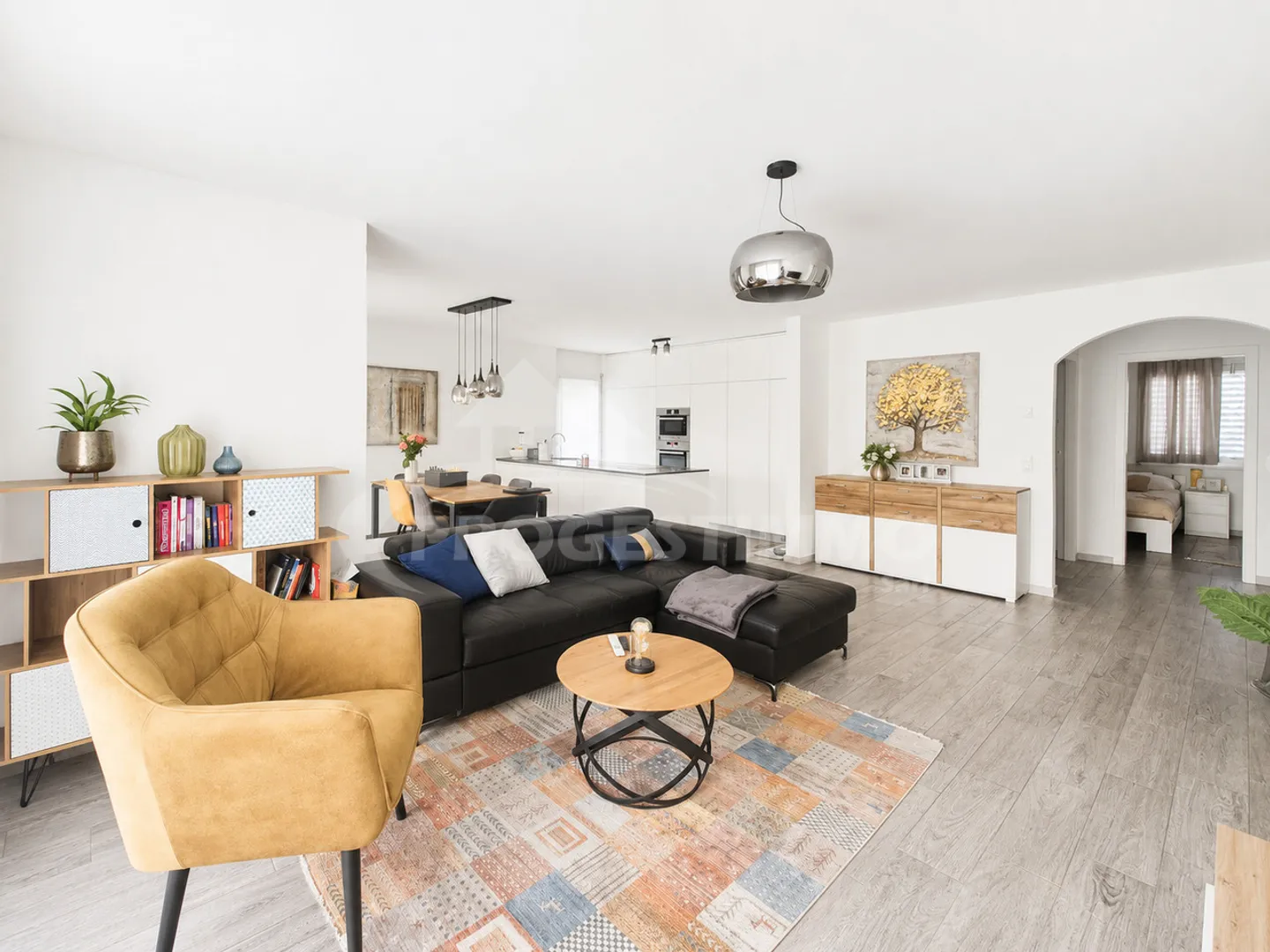 Appartement spacieux avec jardin - Photo 2 sur 8