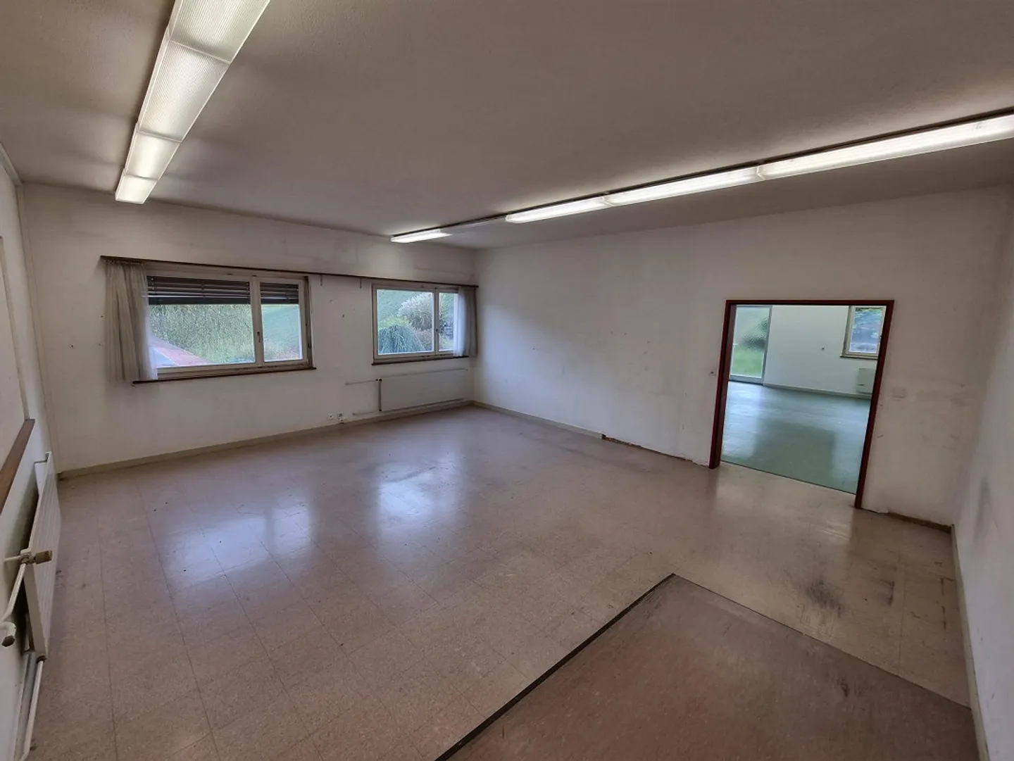 Espace commercial, atelier, salle de loisirs, à partir de 40 m2 dans un emplacement calme - Photo 1 sur 2