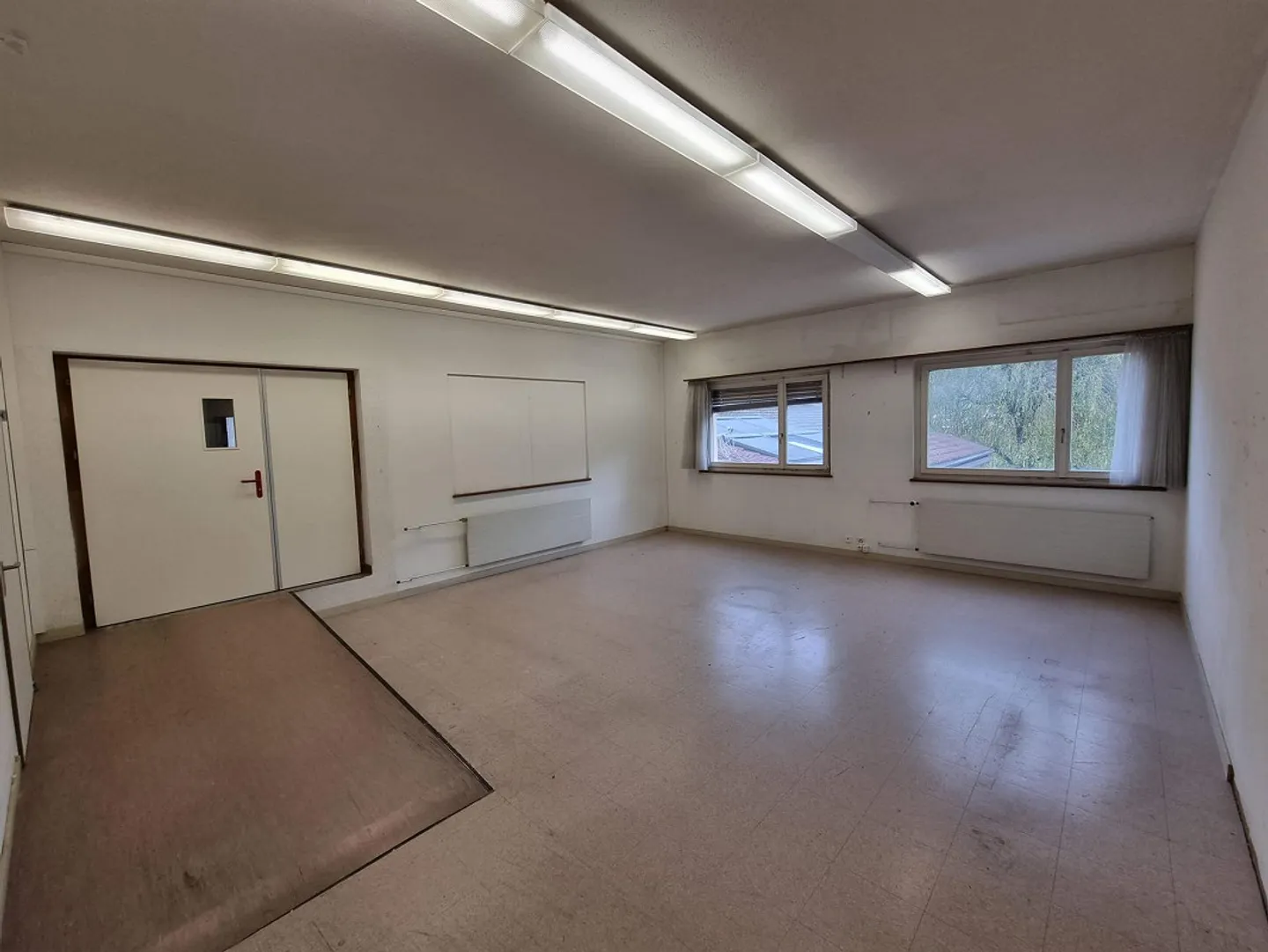 Espace commercial, atelier, salle de loisirs, à partir de 40 m2 dans un emplacement calme - Photo 2 sur 2