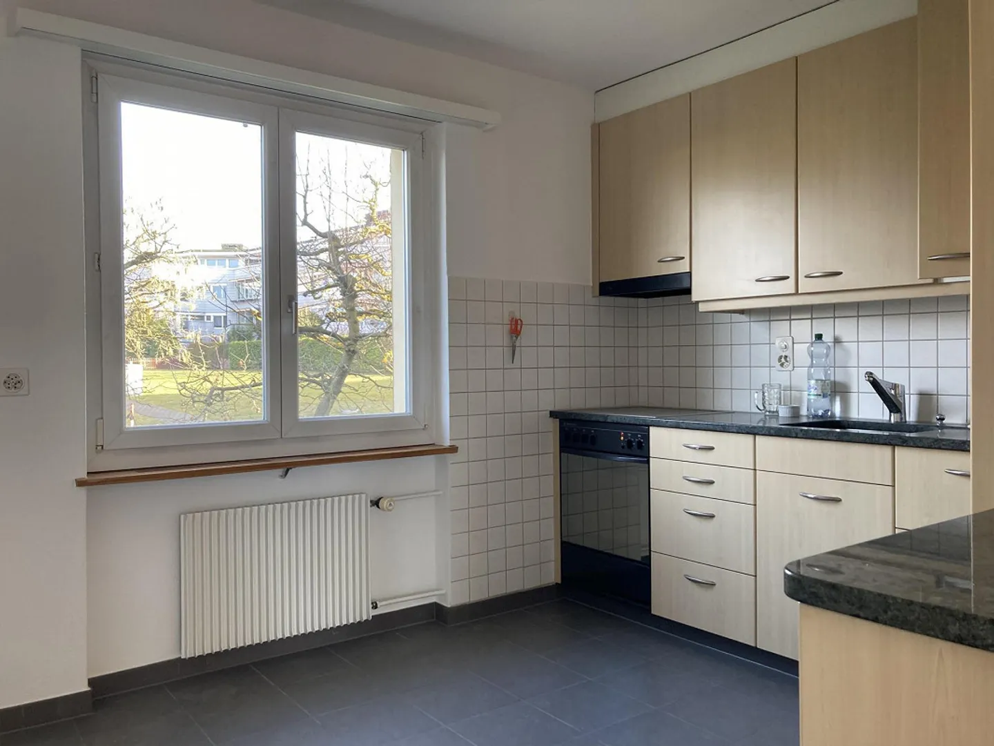 Appartamento di 4 locali recentemente ristrutturato e tranquillo - Foto 6 di 7