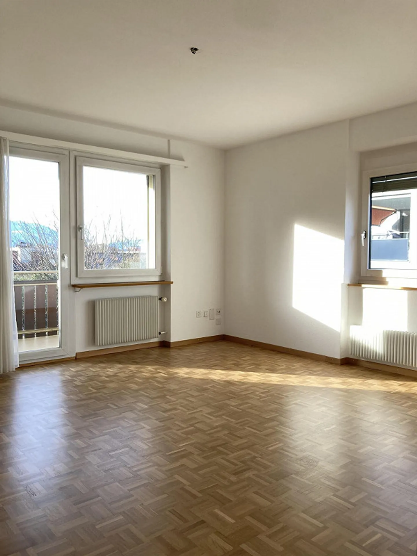 Appartamento di 4 locali recentemente ristrutturato e tranquillo - Foto 3 di 7