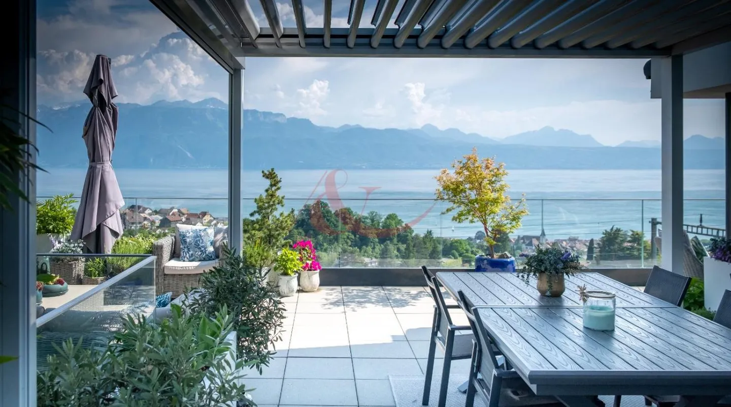 Modern property offering a view of the lake and the Alps? The Conversion - Photo 1 of 8