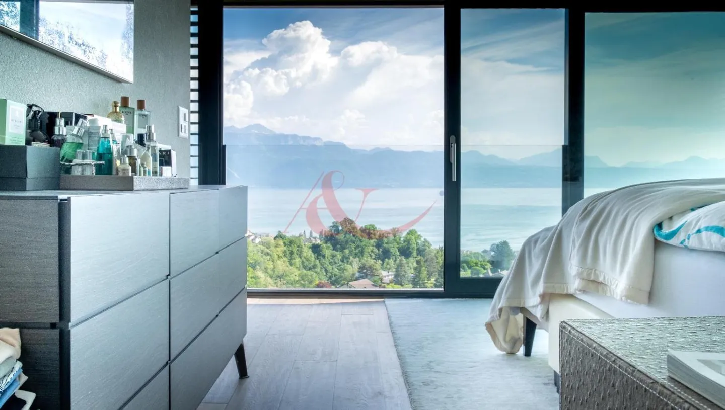 Modern property offering a view of the lake and the Alps? The Conversion - Photo 3 of 8