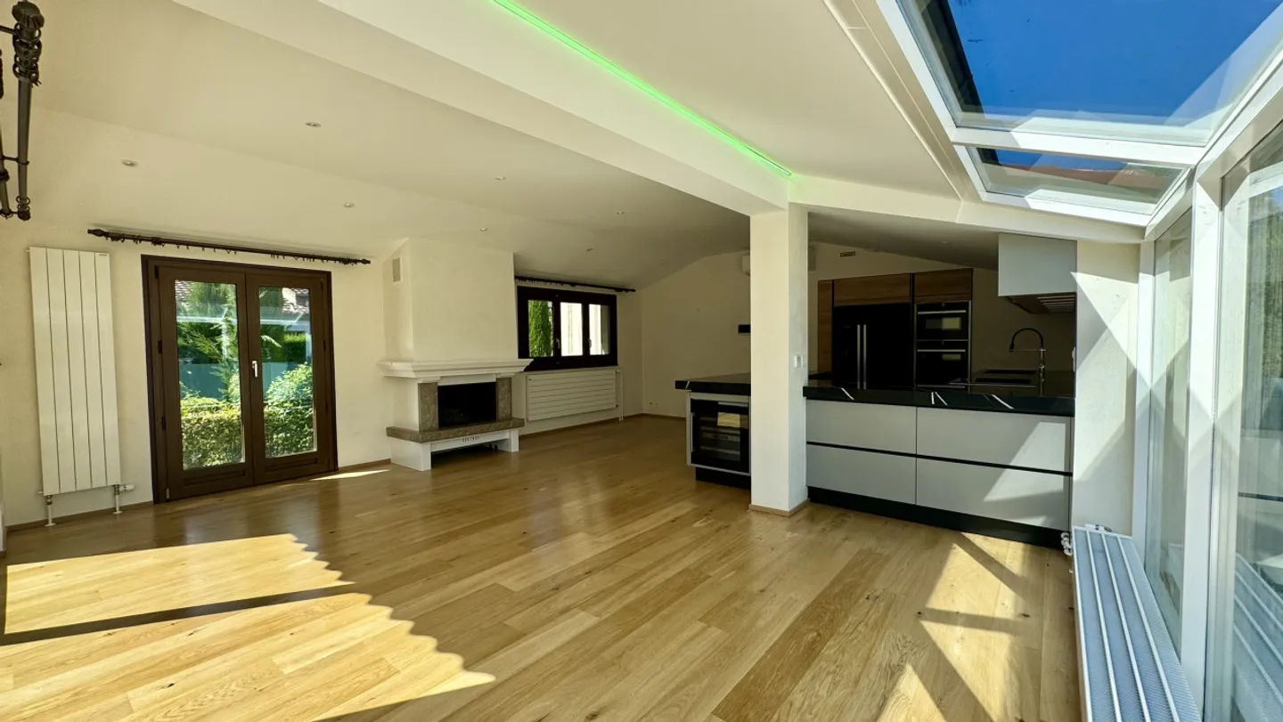 Beautiful fully renovated individual villa with pool - Photo 5 of 6