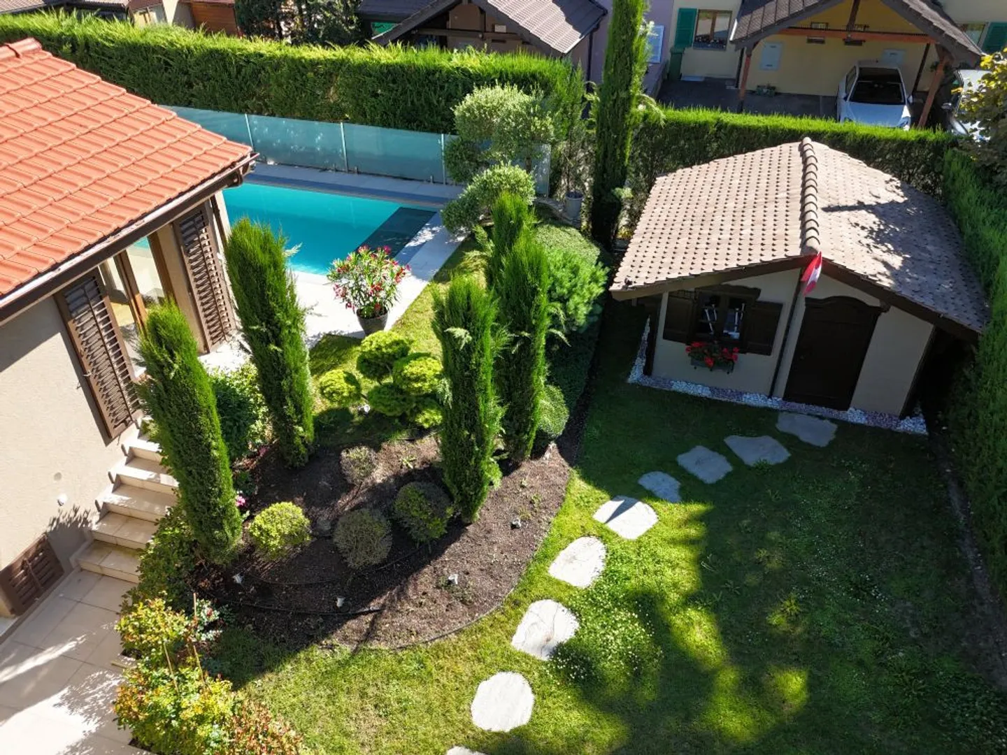 Beautiful fully renovated individual villa with pool - Photo 6 of 6