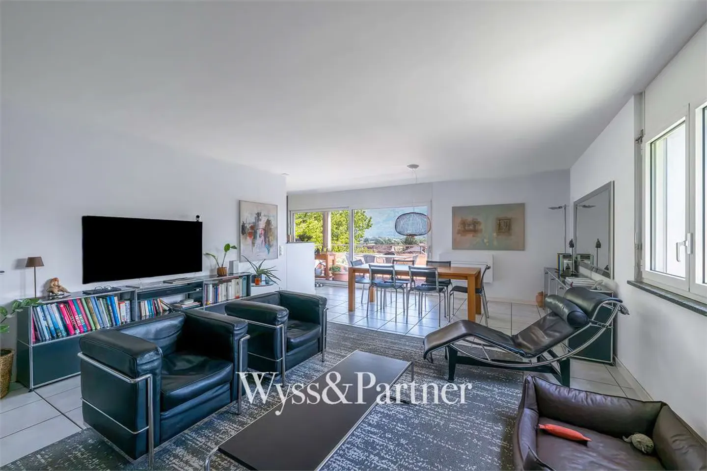 Bright and modern 5-room apartment in Gordola: your new oasis of tranquility - Photo 1 of 13