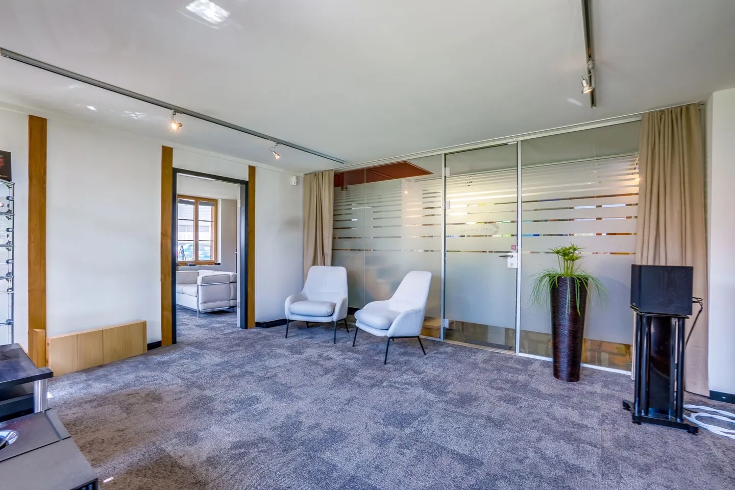 Fully rented residential and commercial building in Zollikofen - Photo 5 of 8