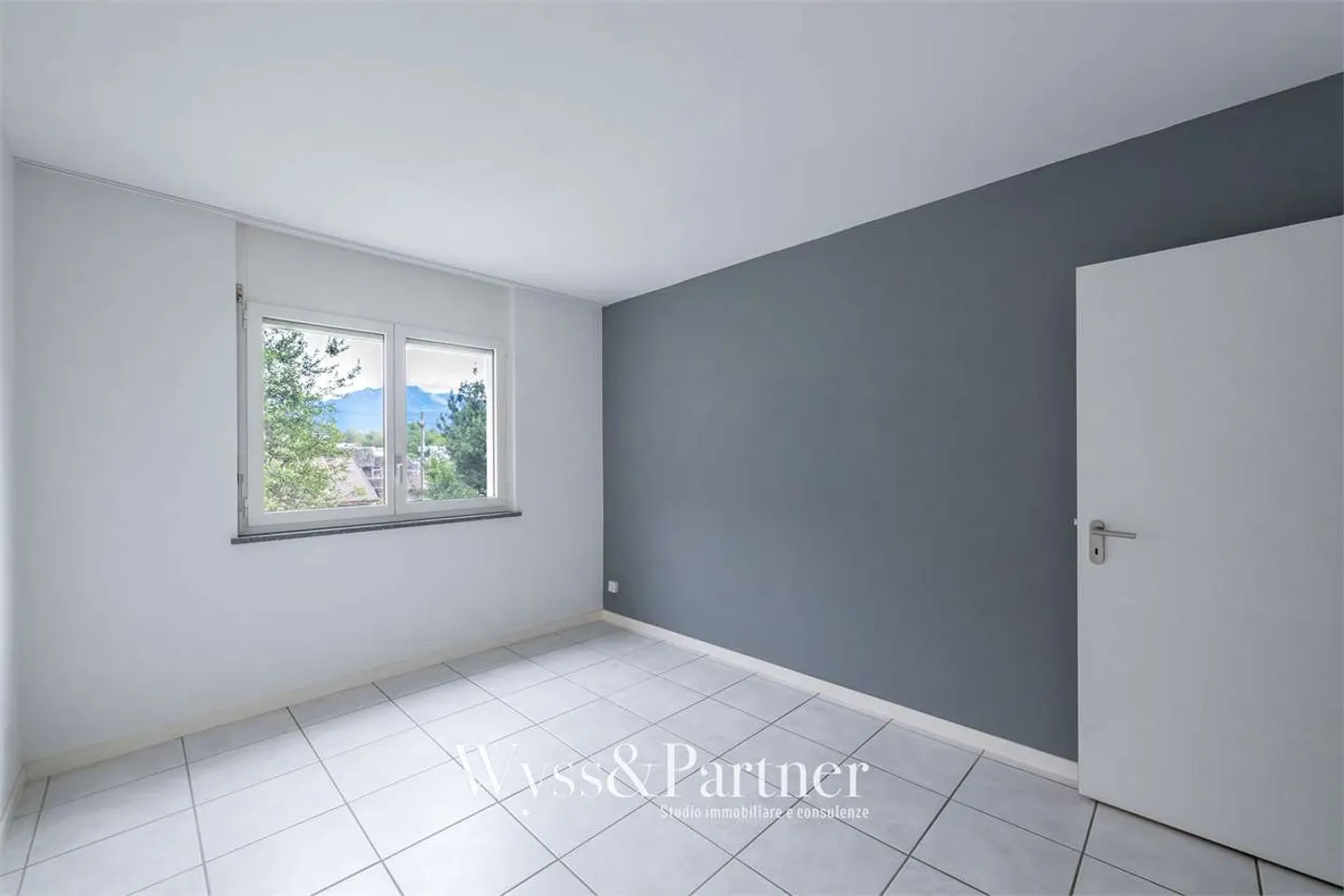 Bright and modern 5-room apartment in Gordola: your new oasis of tranquility - Photo 13 of 13
