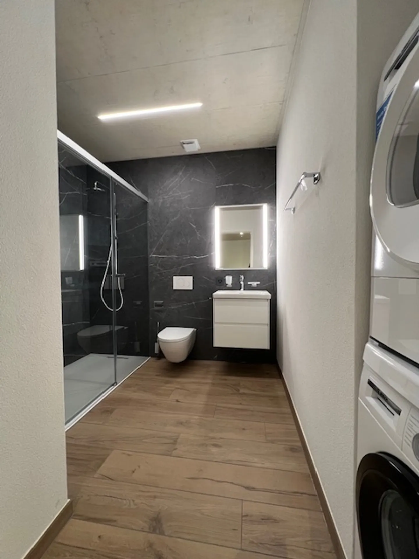 In affitto: splendido appartamento moderno e luminoso di 2,5 locali - 1° piano - Foto 5 di 7