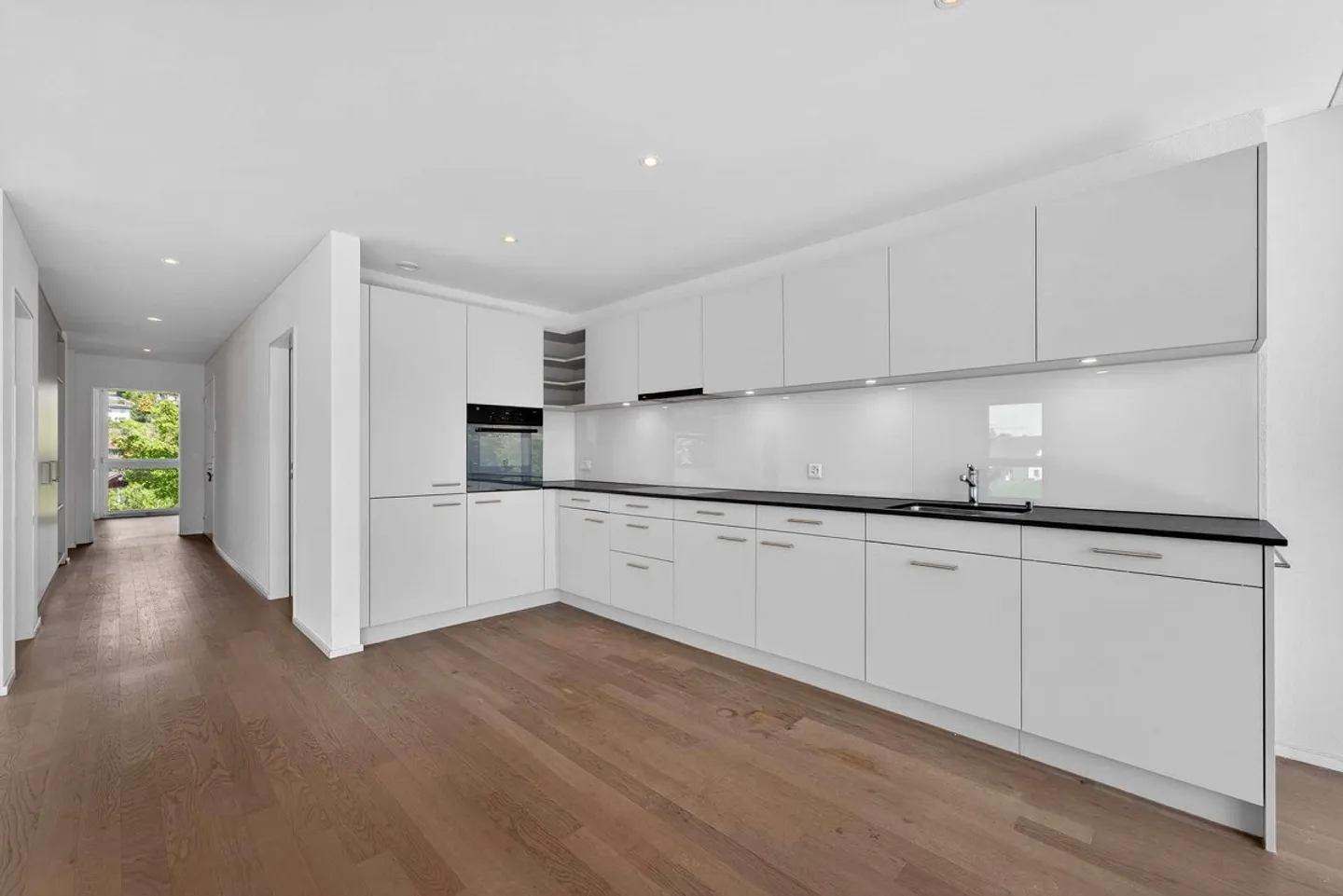 Spacious living: Modern 5.5-room apartment with 35.5 m² terrace - Photo 3 of 29