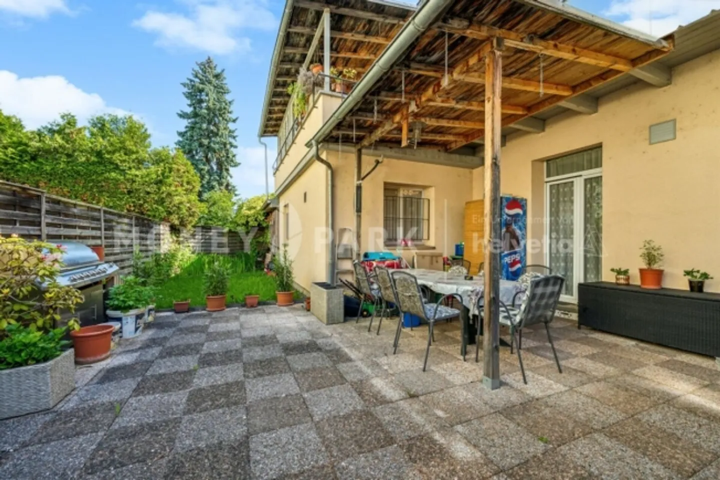 «Mehrfamilienhaus und Tankstelle an attraktiver Lage» - Foto 2 von 8