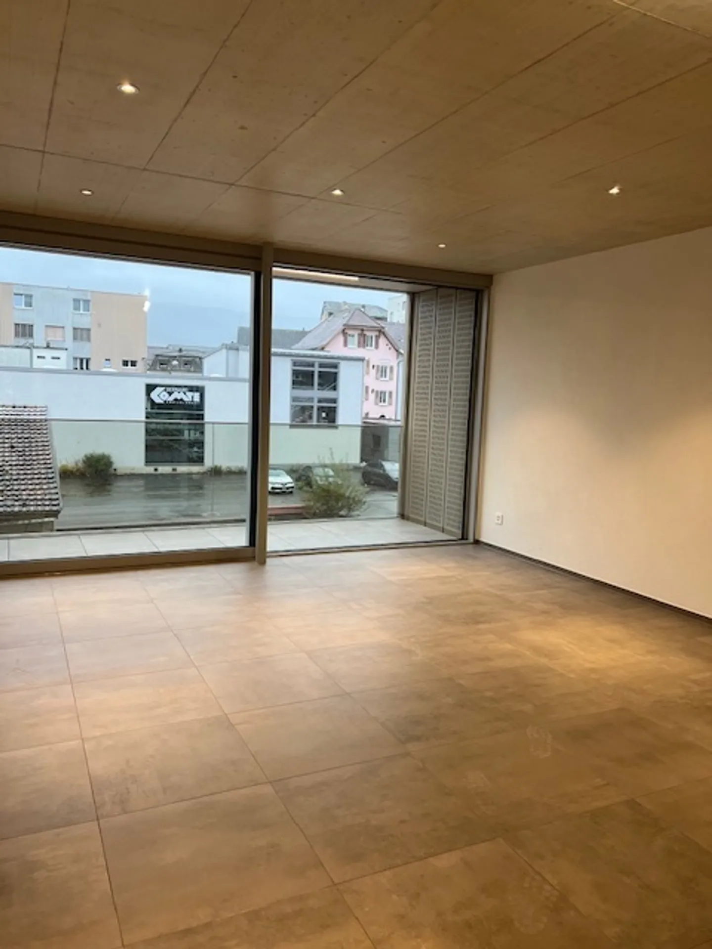 In affitto: splendido appartamento moderno e luminoso di 2,5 locali - 1° piano - Foto 2 di 7