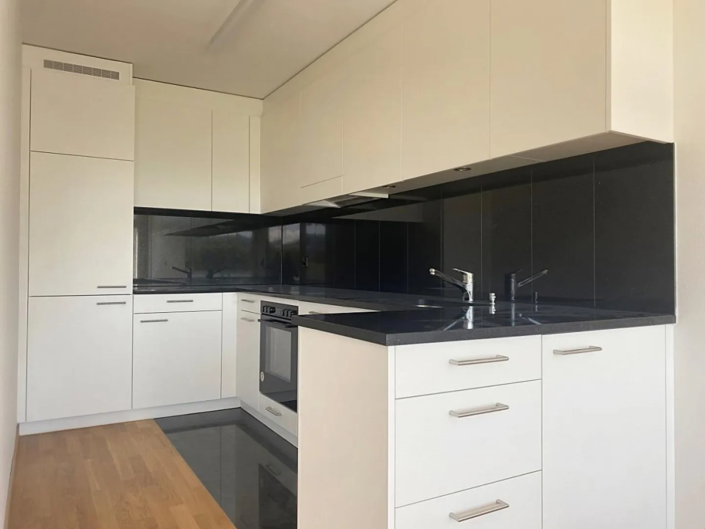 Modern 4.5 room apartment with great view - Photo 3 of 11