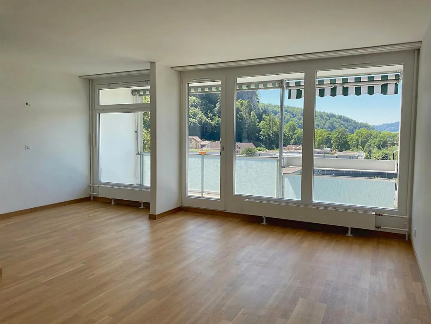 Modern 4.5 room apartment with great view - Photo 5 of 11